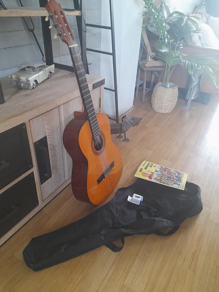 Craftsman akoestische gitaar met accessoires, Muziek en Instrumenten, Snaarinstrumenten | Gitaren | Akoestisch, Ophalen