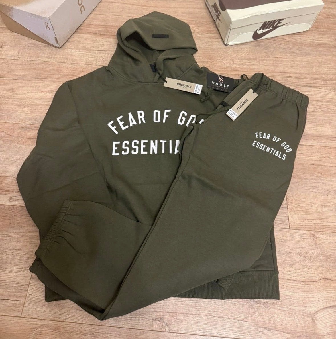 Fear of God Essentials Trainingspak - Groen - Maat S, Kleding | Dames, Ophalen of Verzenden, Nieuw, Maat 38/40 (M), Groen