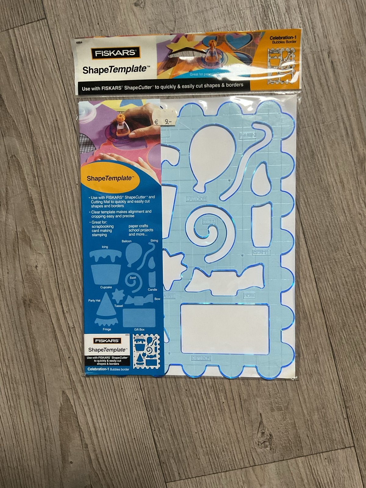 Fiskars ShapeTemplate Celebration-1 Bubbles border, Geschikt voor snijden, Overige thema's, Gereedschap of Toebehoren, Nieuw