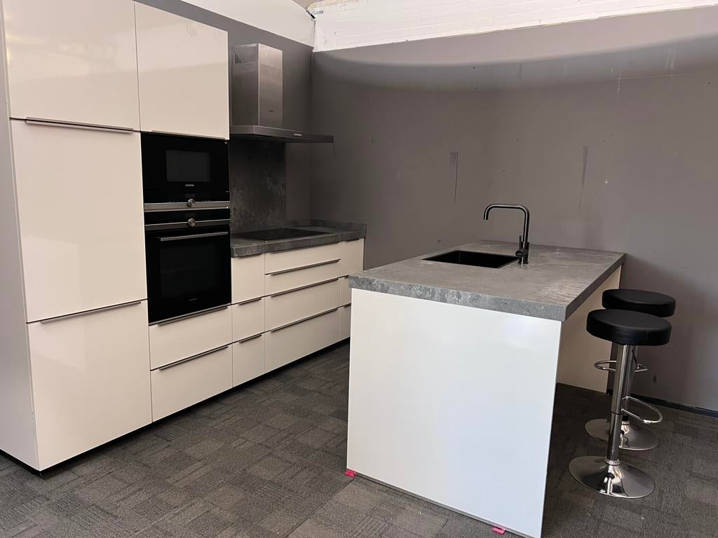 Prachtige luxe witte hoogglans Bruynzeel keuken., Ophalen, Wit, Met kookeiland, Graniet of Steen