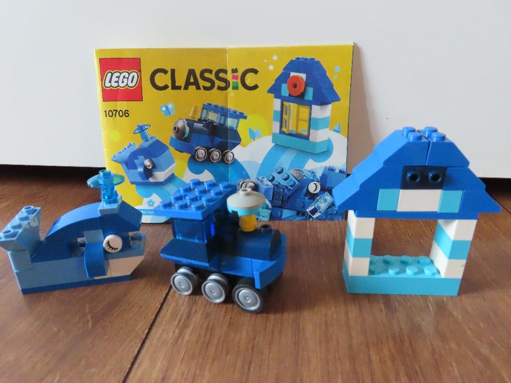 Lego classic 10706  huis, walvis en trein en instructie boek, Gebruikt, Overige thema's, Lego, Ophalen of Verzenden