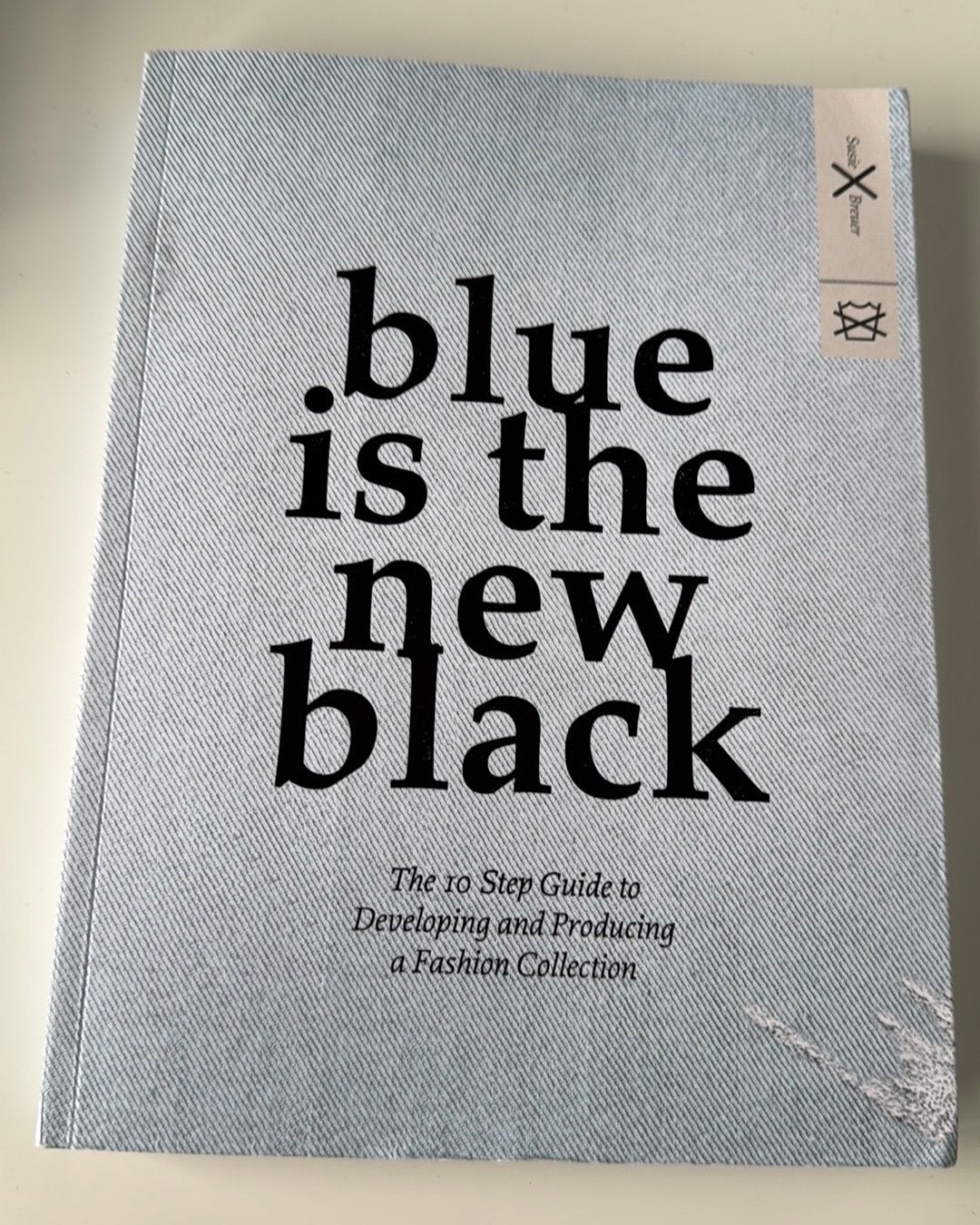 Blue is the New Black - 4e druk - Susie Breuer, Boeken, Ophalen of Verzenden, Zo goed als nieuw, Mode algemeen