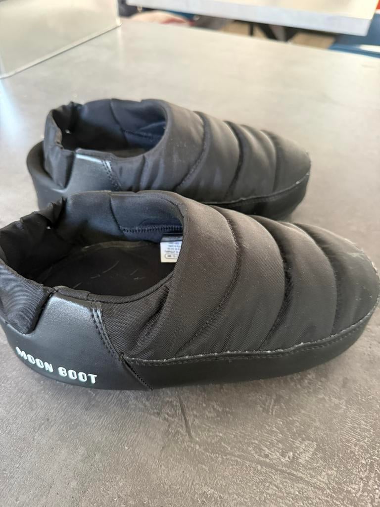 Moon Boot slippers 39/40, Ophalen of Verzenden, Zo goed als nieuw
