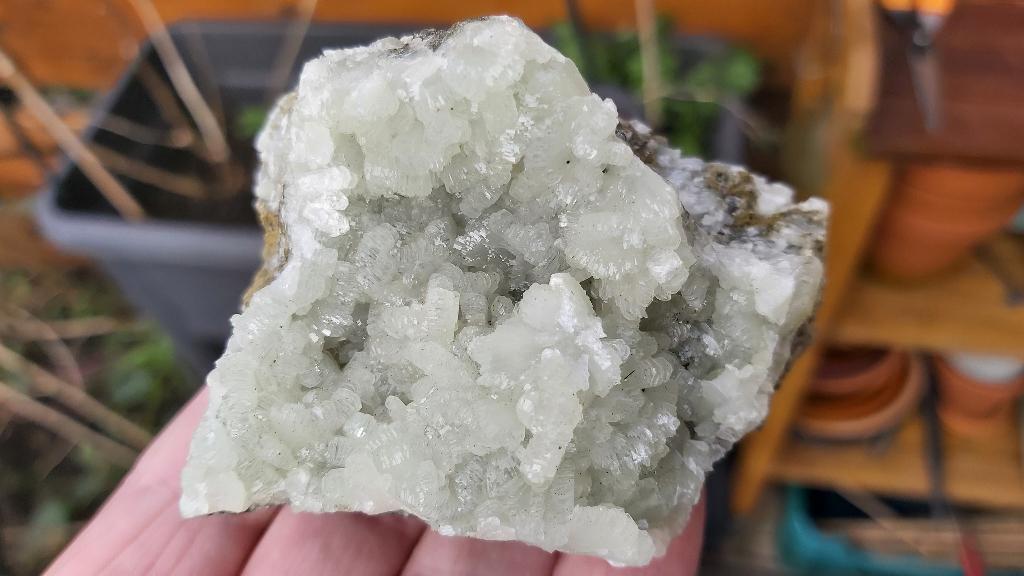 VM18 Gekristalliseerde Prehniet Imilchil Marokko collectie, Verzamelen, Mineralen en Fossielen, Mineraal, Ophalen of Verzenden