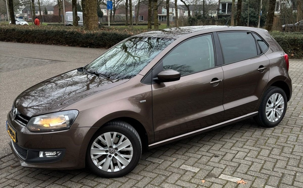 Volkswagen Polo 1.2 TSI 77KW 2013 stoelverwarming, Auto's, Volkswagen, Voorwielaandrijving, 40 €/maand, Bruin, 988 kg