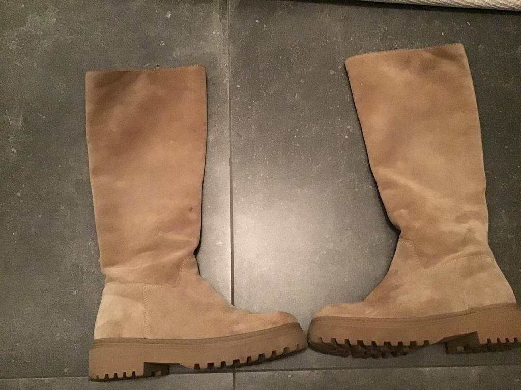 Manfield suede laarzen mt 38, Hoge laarzen, Beige, Ophalen of Verzenden, Zo goed als nieuw