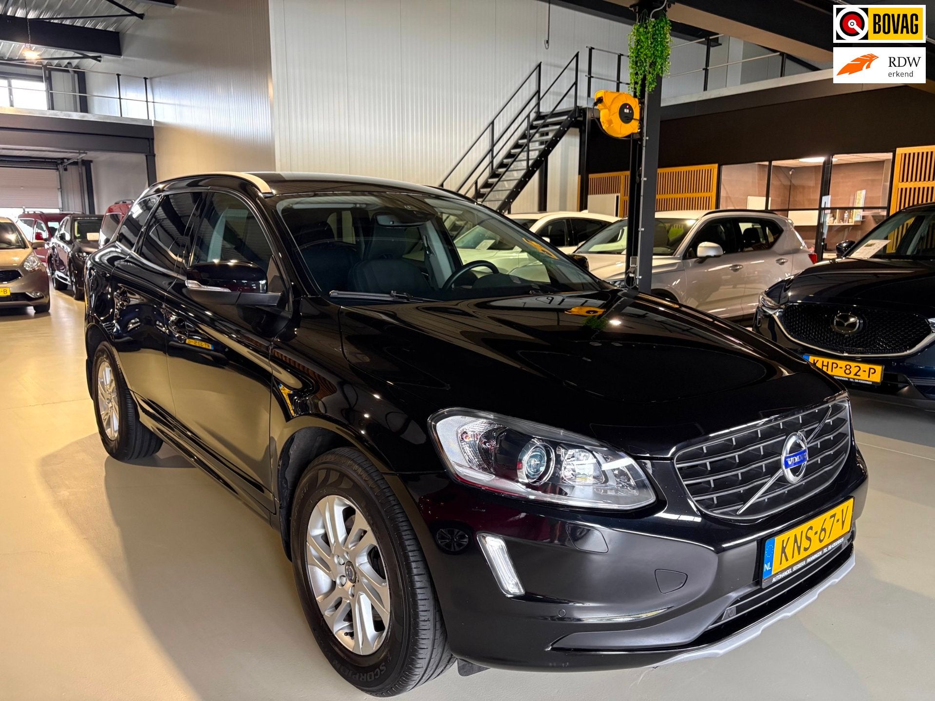 Volvo XC60 2.4 D4 Kinetic Trekhaak Camera Elektr achterklep, Auto's, Volvo, Dealer onderhouden, Gebruikt, 2000 kg, Leder en Stof