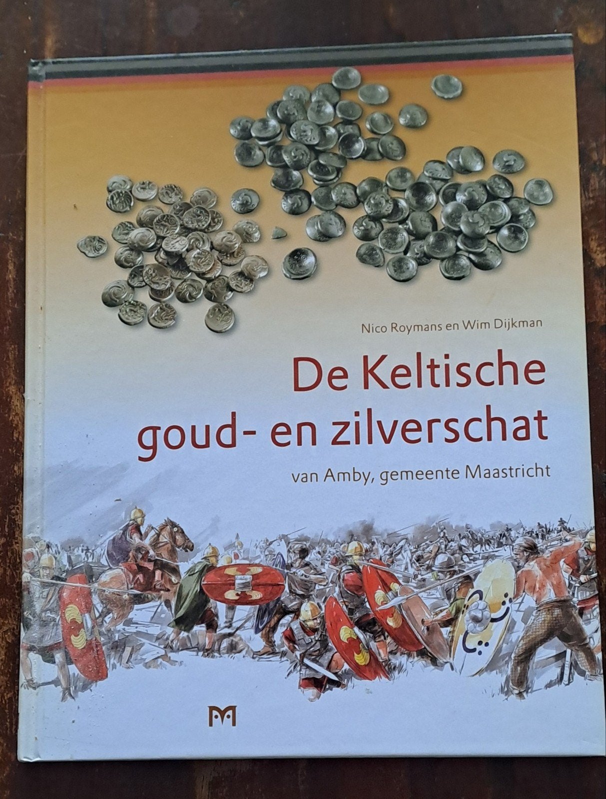 Archeologie boek: De Keltische goud- en zilverschat Amby, Ophalen of Verzenden