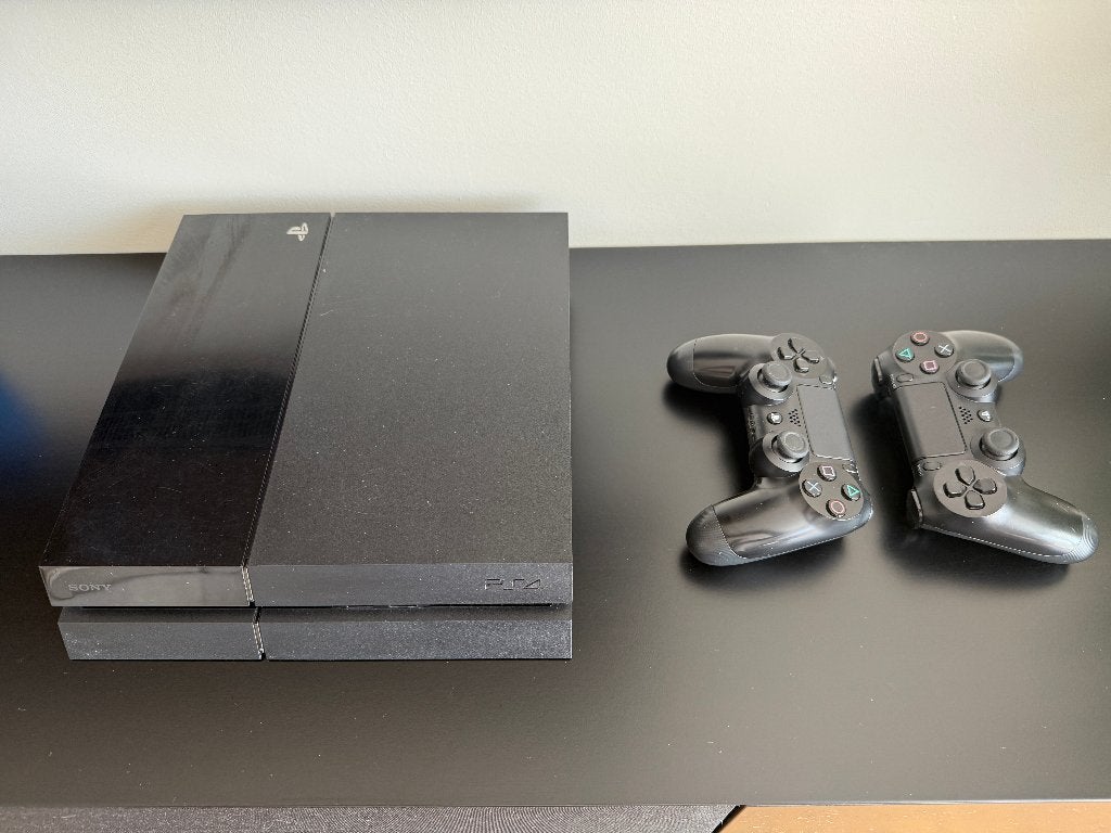 Goede PS4 - 2 controllers, 2TB HD, BT Headset, 6 games, Spelcomputers en Games, Spelcomputers | Sony PlayStation 4, Met 2 controllers