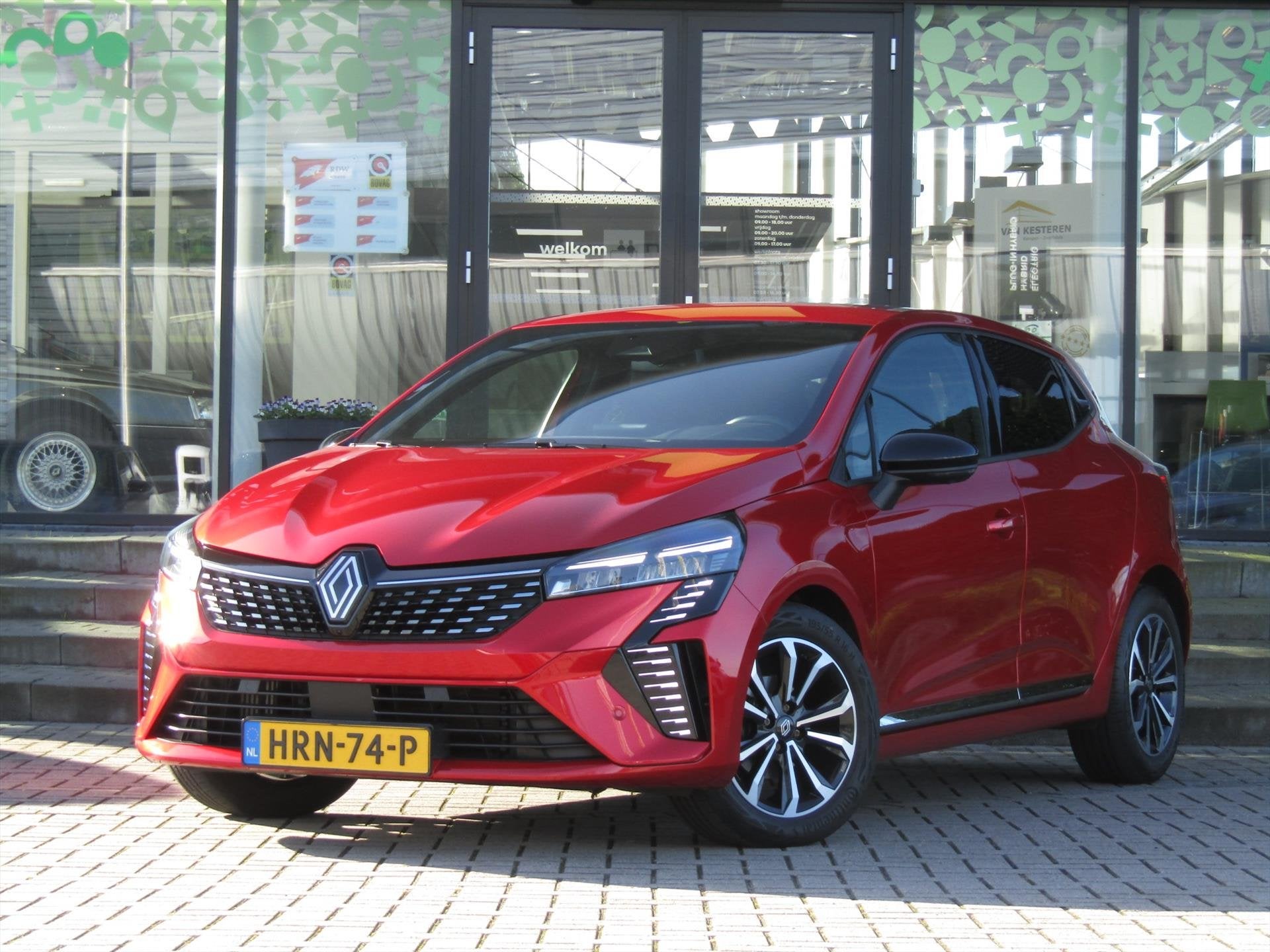 RENAULT Clio 1.0 TCe 90pk GPF Techno / 9,3 Navigatie / 360 C