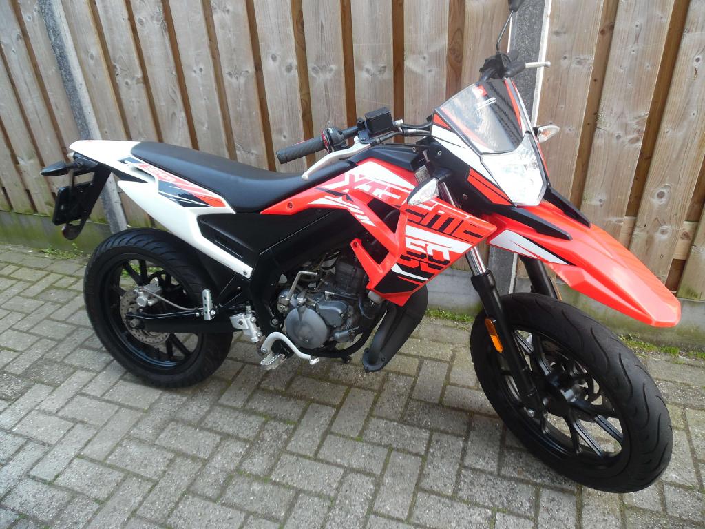 Derbi Senda DRD Xtreme SM 45km 06-2021 2T 17.370km, Niet ingevuld, 6 versnellingen, Derbi, Maximaal 45 km/u