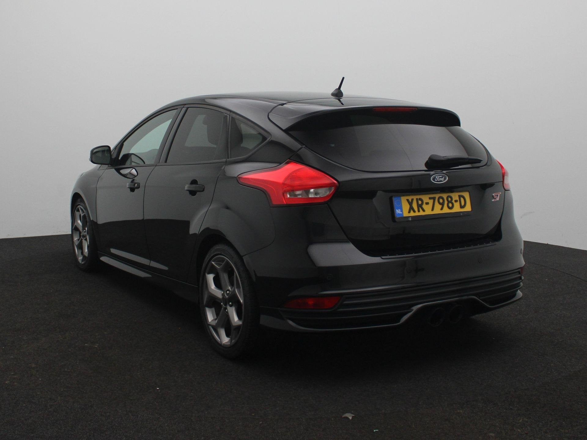 Ford Focus 2.0 ST | Winterpakket | Achteruitrijcamera | Spor, 12 maanden, 15 km/l, Gebruikt, Euro 6