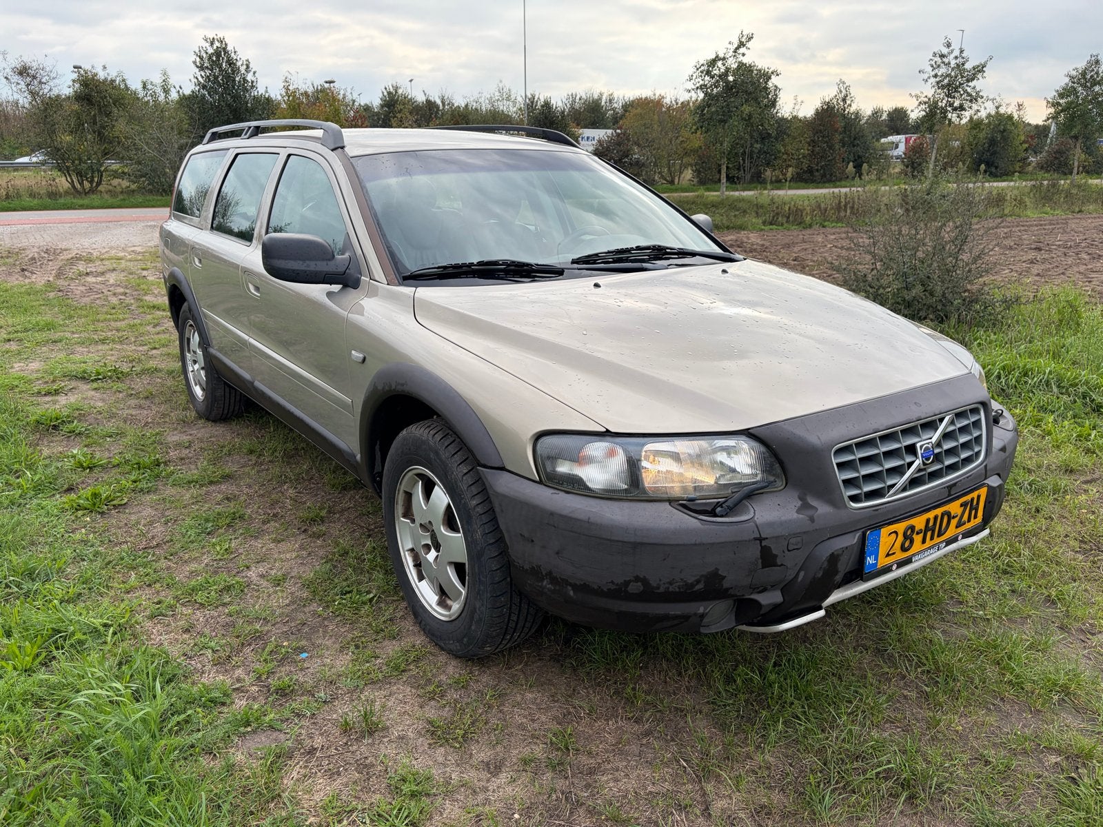 Volvo V70 2.4 T XC 4WD AUT 2001 Beige nieuwe apk, Auto's, Automaat, 1800 kg, 1657 kg, Beige