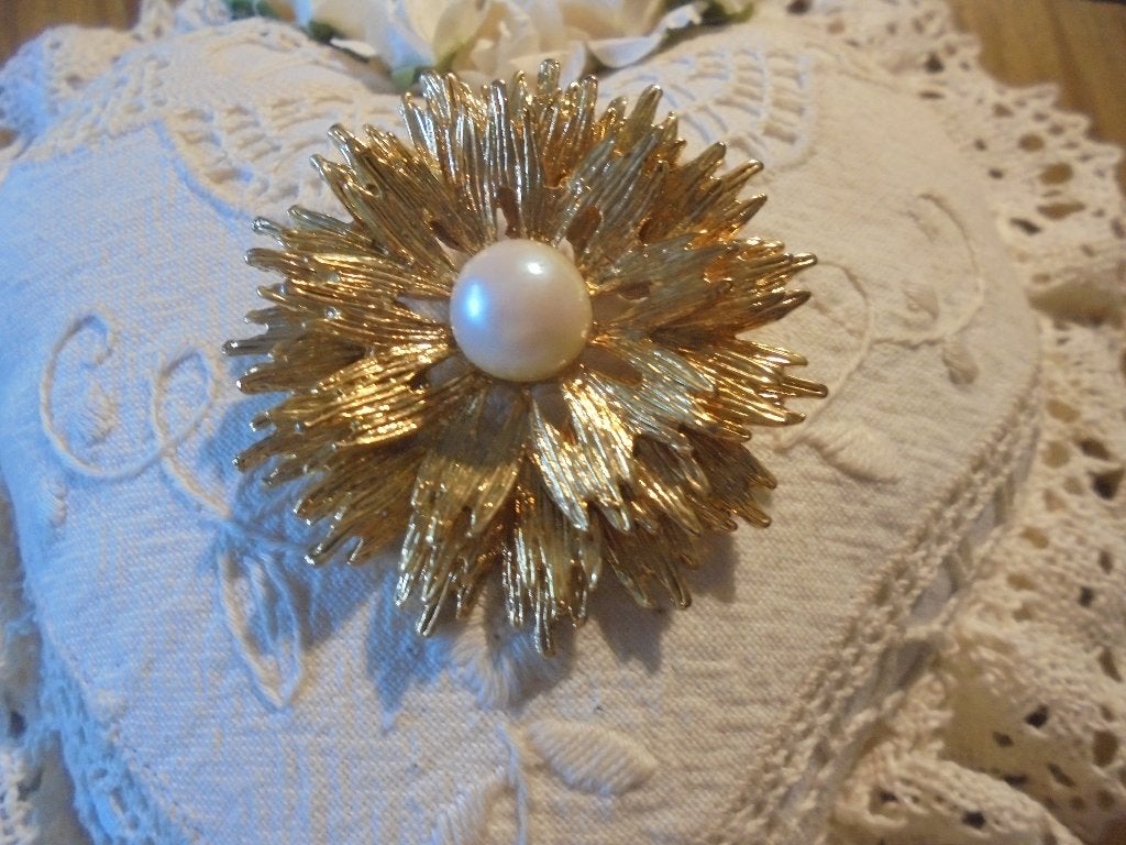 Mooie broche 3 laags bloem, Overige materialen, 4 tot 7 cm, Ophalen of Verzenden, Zo goed als nieuw