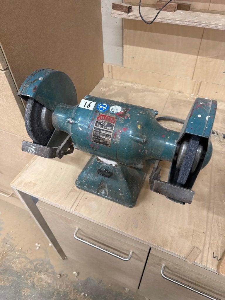 Selecta industriële dubbele bankslijpmachine, Ophalen, Gebruikt, Minder dan 700 watt, Werkbankslijpmachine