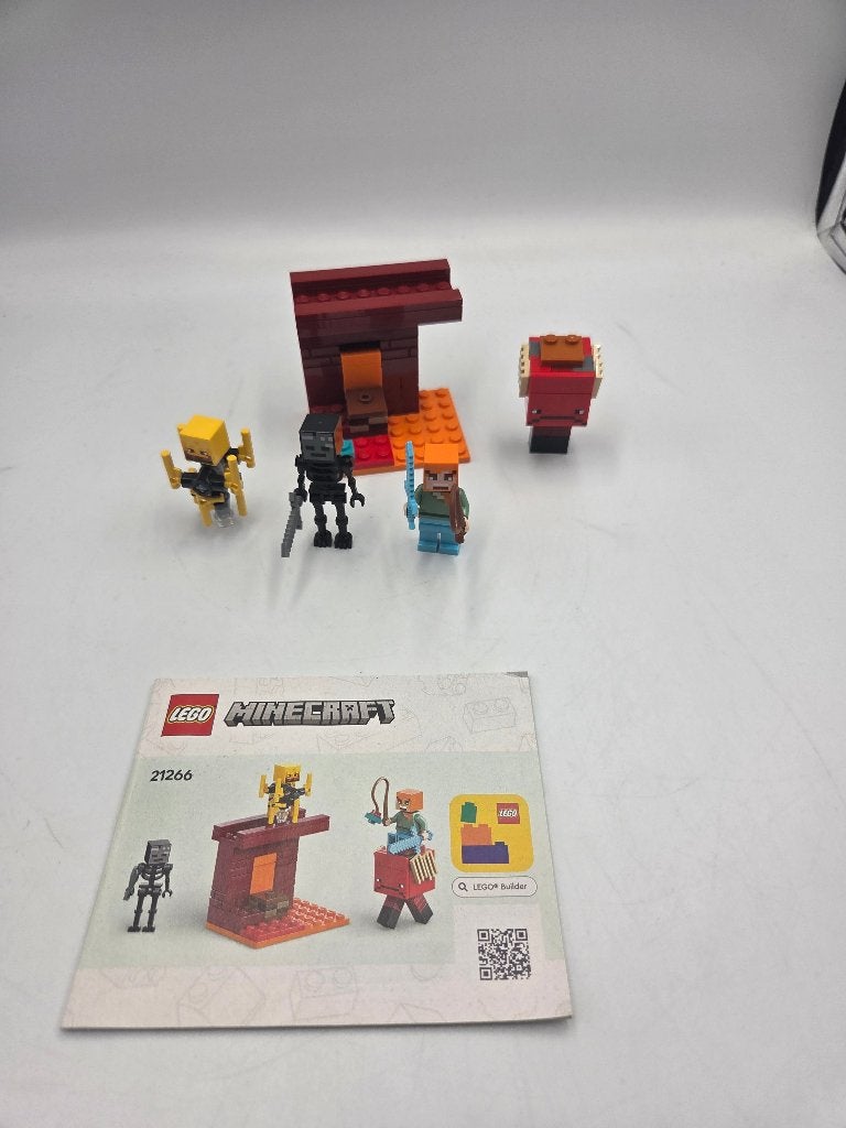 Lego Minecraft 21266 The Nether Lava Battle, Minecraft, Lego, Ophalen of Verzenden, Zo goed als nieuw