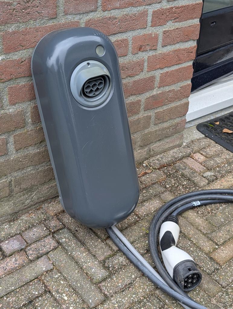 Lolo newmotion laadpaal laadpunt (incl type 1 én 2 stekker!), Ophalen, Gebruikt, Laadpaal en Laadkabel