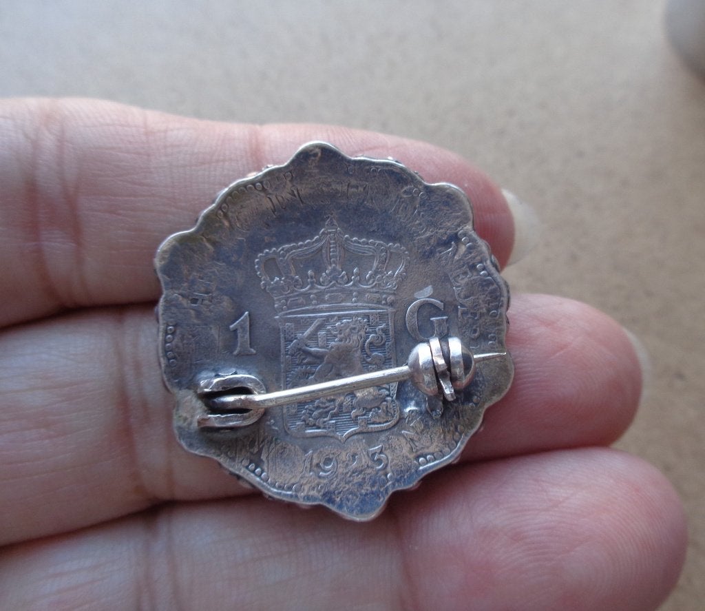 zilveren broche van een oude gulden [407], Verzenden, Zilver, Broche