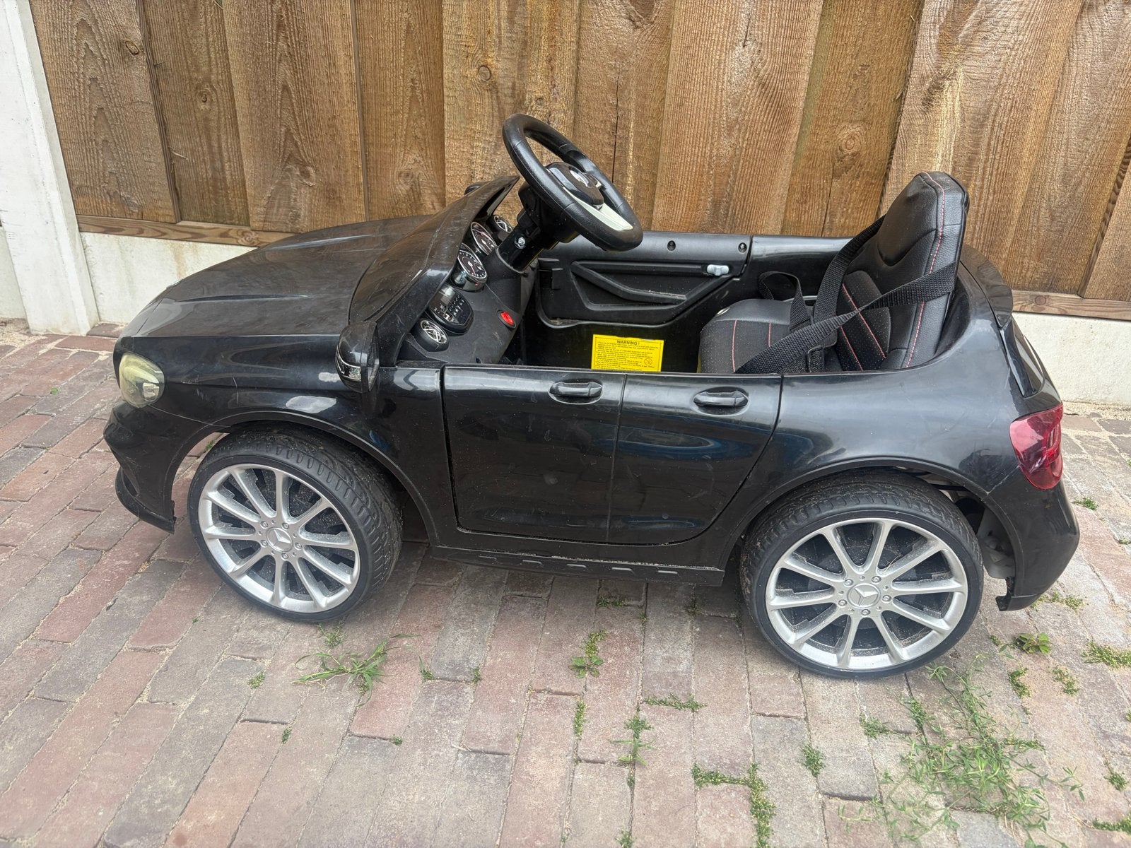 Elektrische kinderauto Mercedes-Benz GLA zwart, Kinderen en Baby's, Speelgoed | Buiten | Voertuigen en Loopfietsen, Ophalen of Verzenden