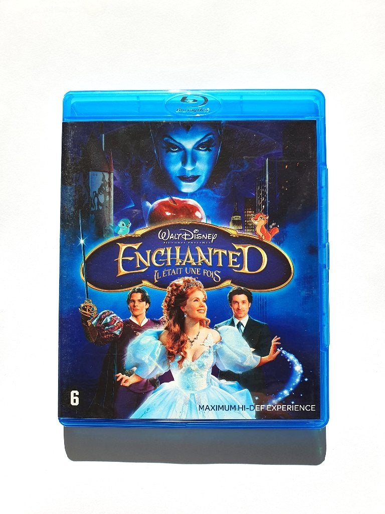 Enchanted, Ophalen of Verzenden, Zo goed als nieuw, Nederlands, Science Fiction en Fantasy