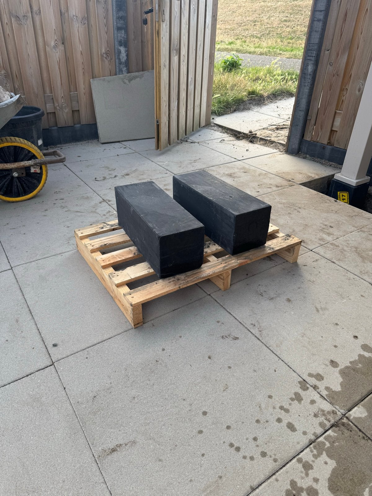 2 betonpoeren, 4 verstelbare bouten, Ophalen, Gebruikt