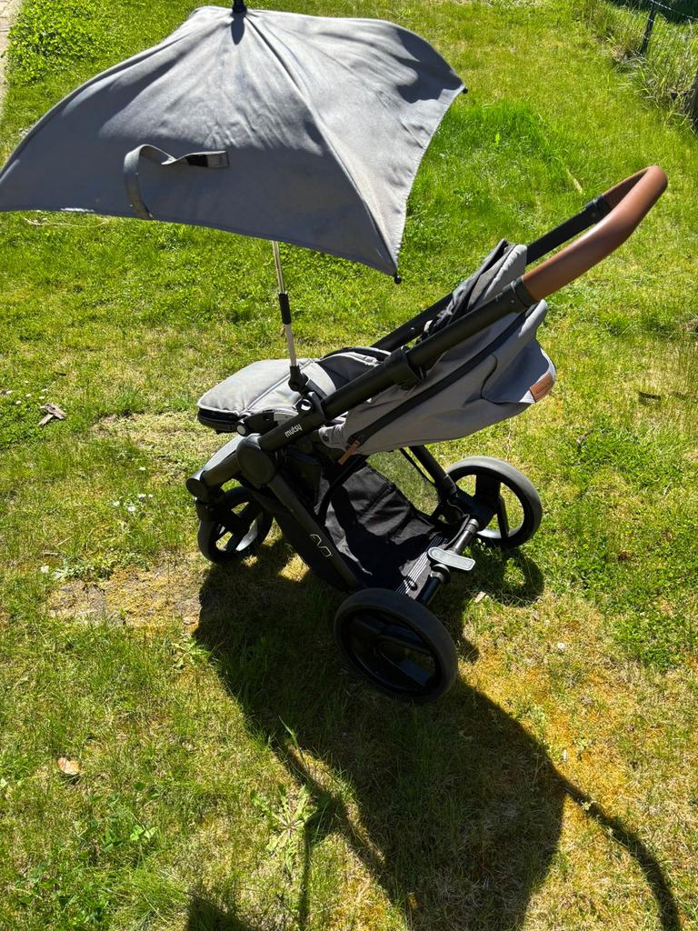 Mutsy Evo 2 kinderwagen met reiswieg (in doos), Ophalen, Zo goed als nieuw, Combiwagen, Mutsy