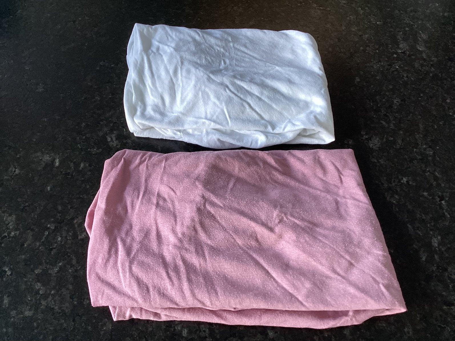 2 Hoeslakentjes voor kinderledikantje., Ophalen, Zo goed als nieuw, Wit, Jongetje of Meisje