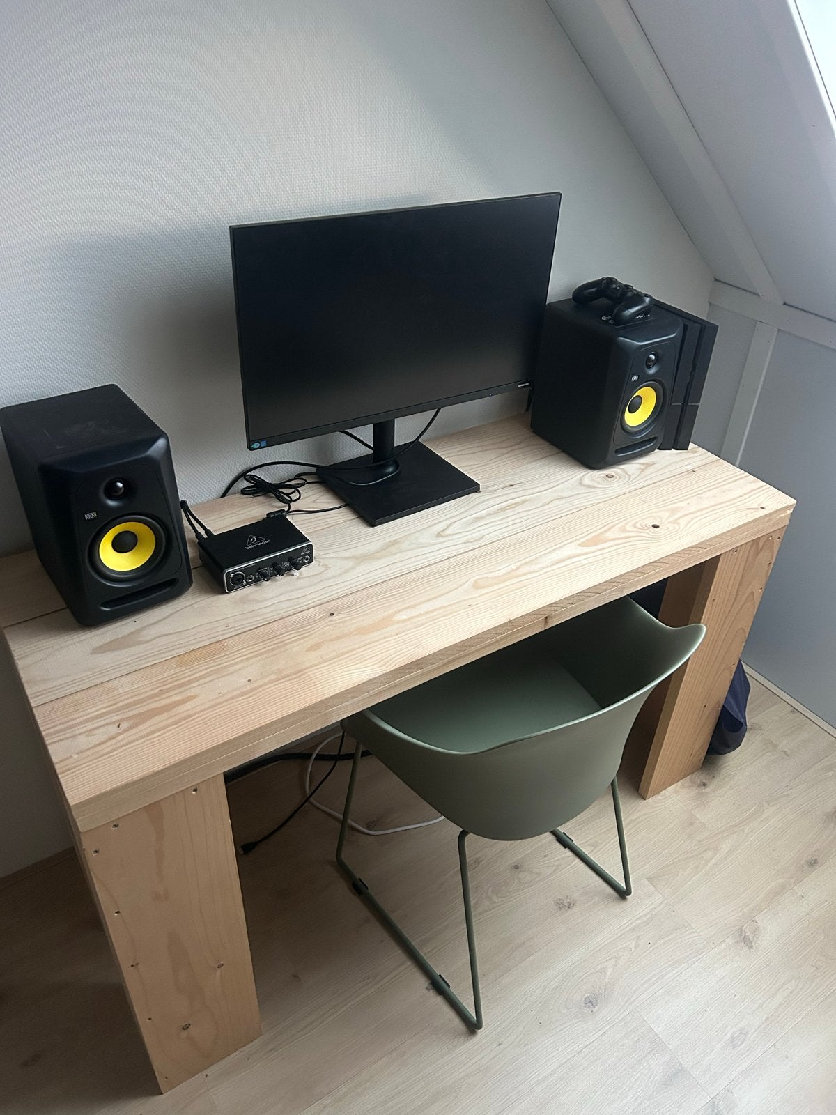Stevig houten bureau - ideaal voor thuiswerkplek, Ophalen, Gebruikt, Hout, 57 cm