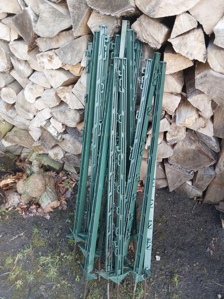 Prikstokken weiland - 18x kort (110cm), 12x lang (154cm), Tuin en Terras, Tuinhekken en Hekwerk, Gebruikt, Overige typen, Kunststof