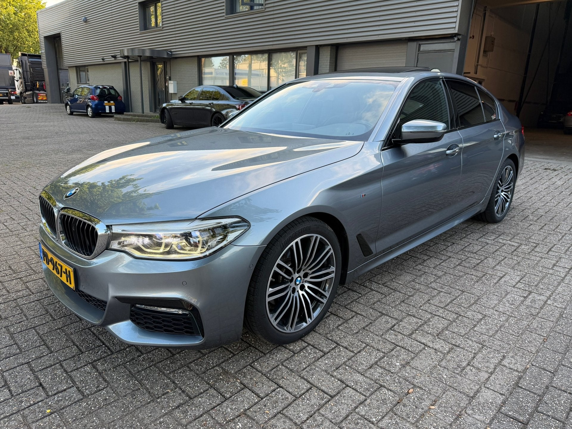 BMW 5-serie 520d High Executive, Auto's, Automaat, Achterwielaandrijving, Automatische klimaatregeling, 23 km/l
