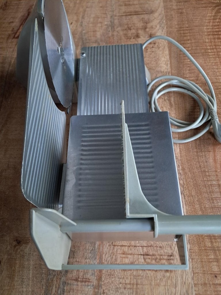Graef Snijmachine elektrisch Van 1 tot 15 dikte instellen, Overige typen, Ophalen of Verzenden, Zo goed als nieuw, Overige merken