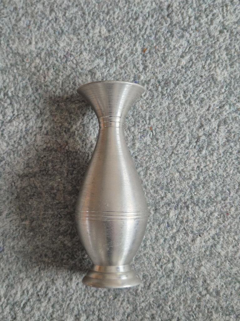 klein zilver kleurig vaasje - Singapore Pewter Ware, Ophalen of Verzenden