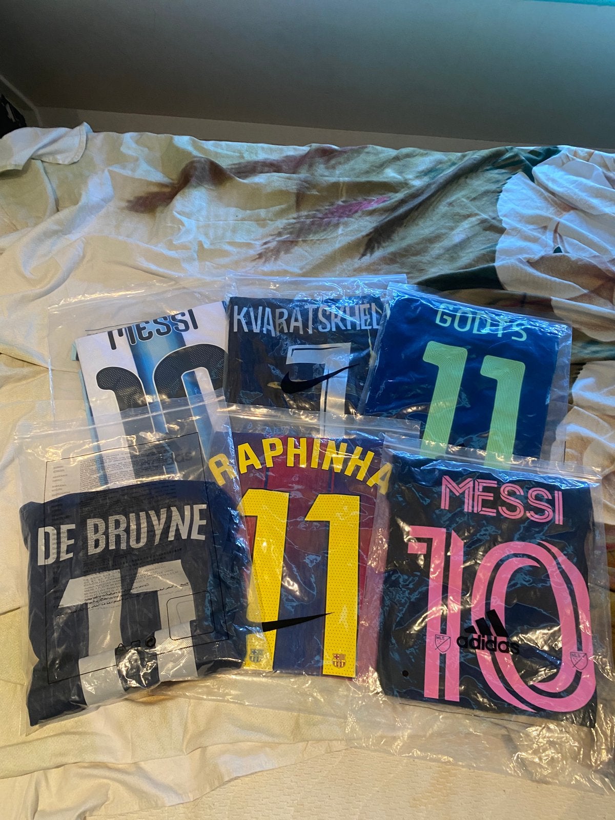 Voetbalshirts te koop – Messi, Raphinha, De Bruyne & meer, Ophalen of Verzenden, Nieuw, Overige kleuren, Echt leder