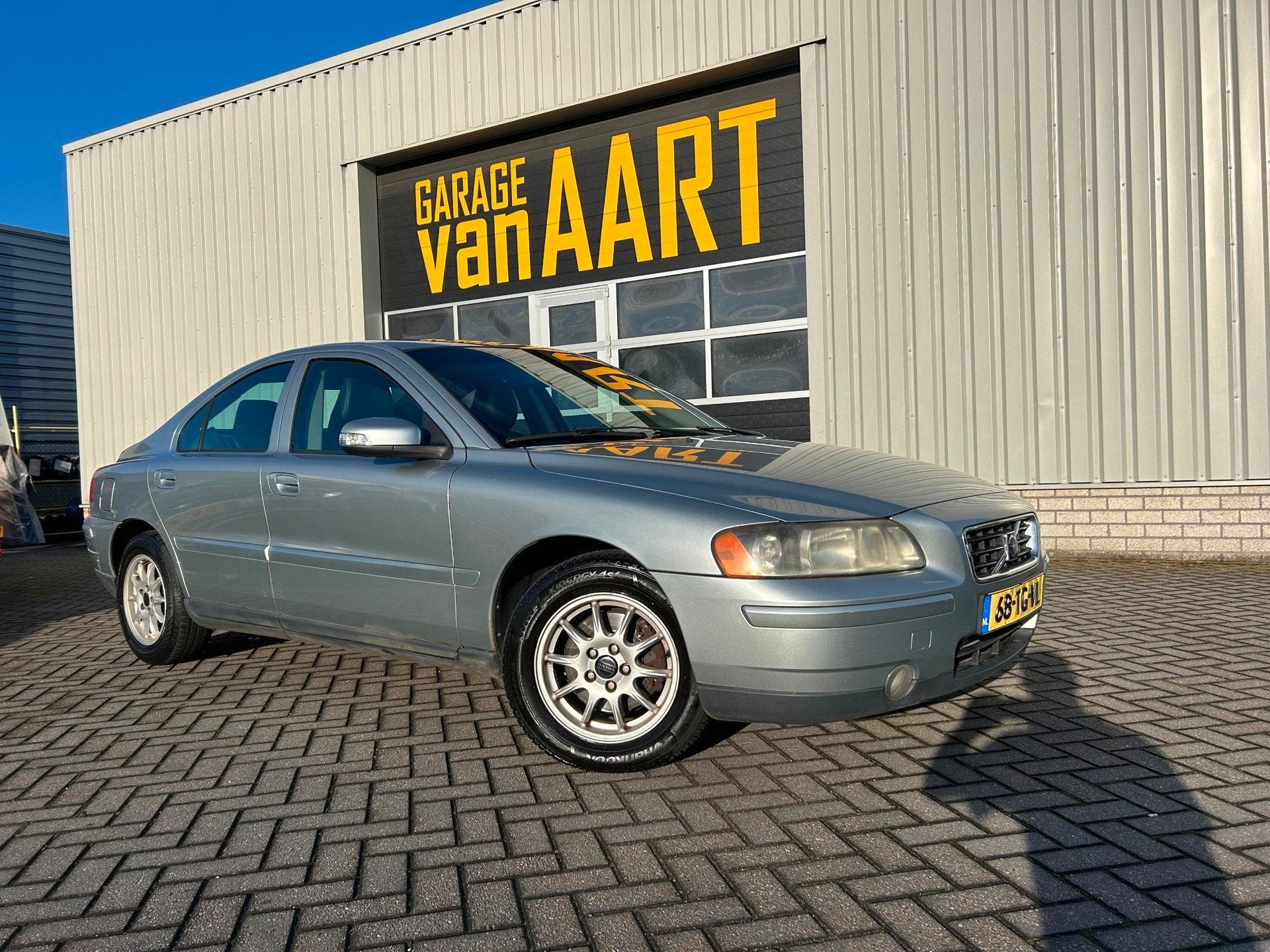 Volvo S60 2.4 Kinetic | LEER | AUTOM | NAVI | STOEL VERW |, Auto's, Gebruikt, Zwart, S60, 2435 cc