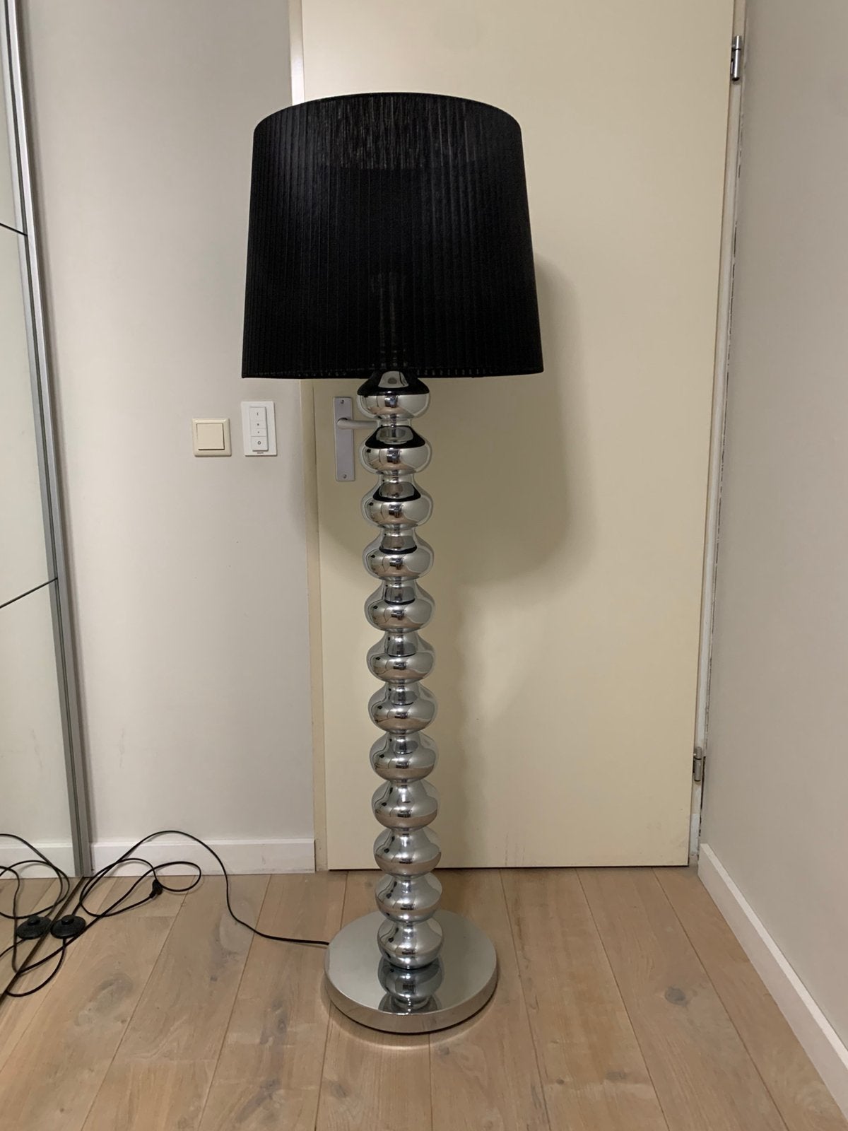 Vloerlamp met zwarte kap, Ophalen, Zo goed als nieuw, 150 tot 200 cm