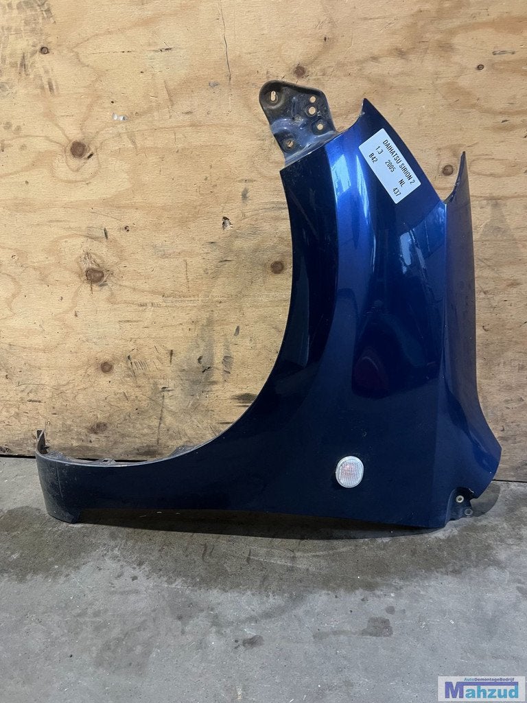 DAIHATSU SIRION 2 Blauw B42 links voorscherm 2005-2012, Auto-onderdelen, Carrosserie en Plaatwerk, Daihatsu, Gebruikt, Ophalen of Verzenden