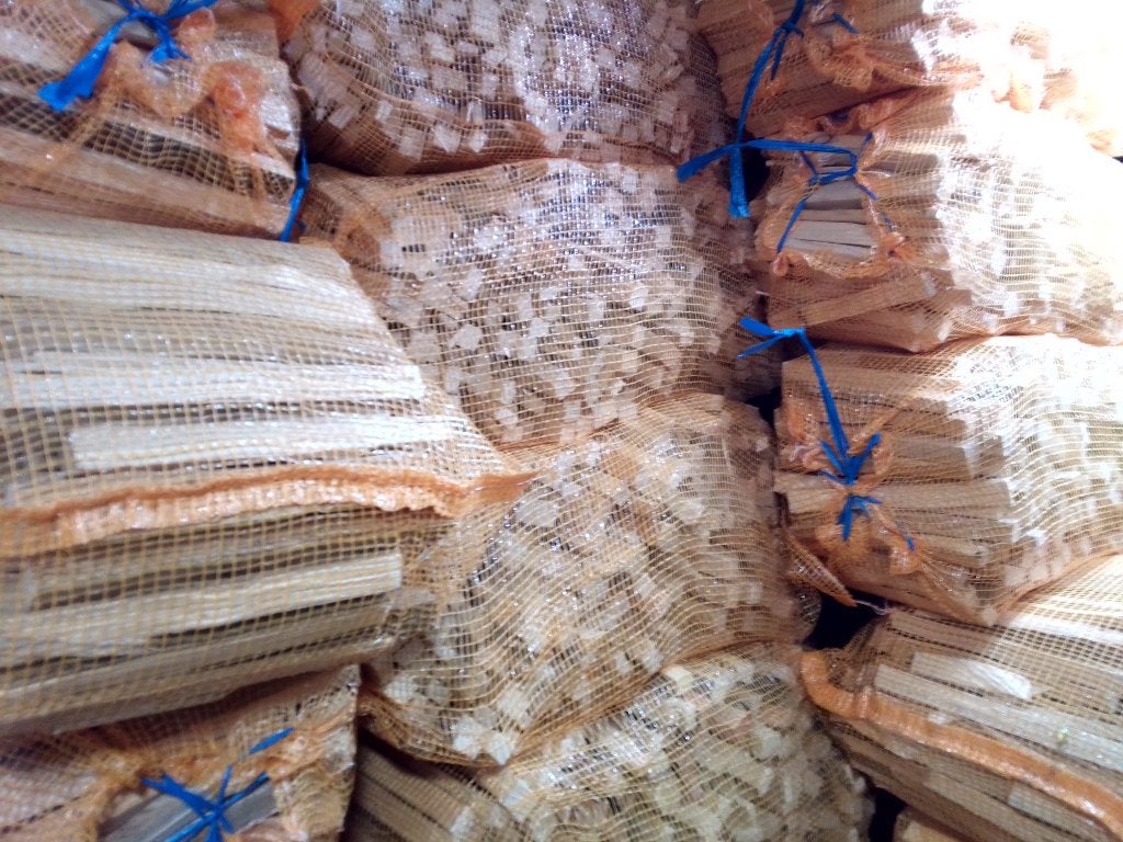 Super droog aanmaakhout 10 kilo in netzak!!!, Minder dan 3 m³, Ophalen, Overige houtsoorten