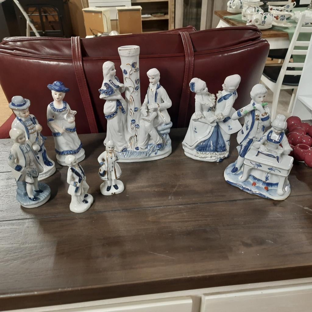 8 Antieke porseleinen beeldjes blauw en wit in rococo stijl, Ophalen of Verzenden