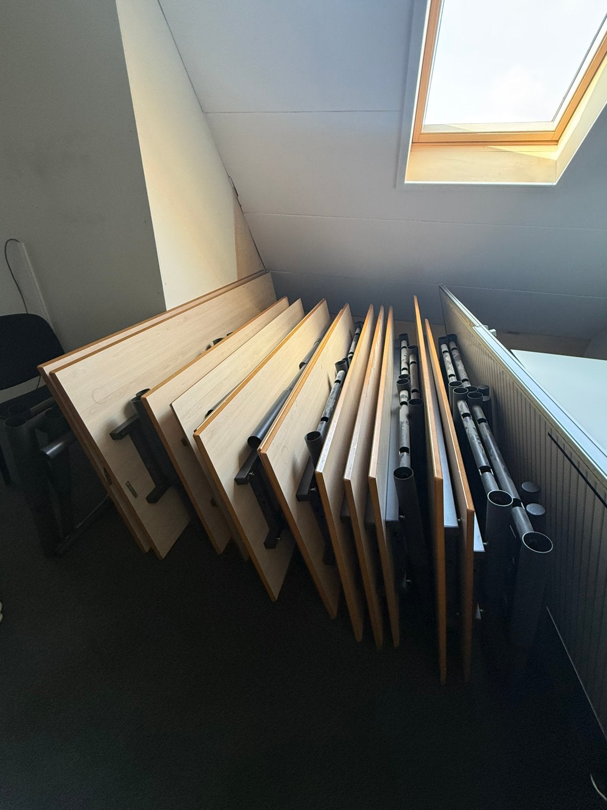 kantoorinrichting: 16 Mibra-bureaus, stoelen + ladenkastjes, Ophalen, Zo goed als nieuw, 250 cm of meer, Palen