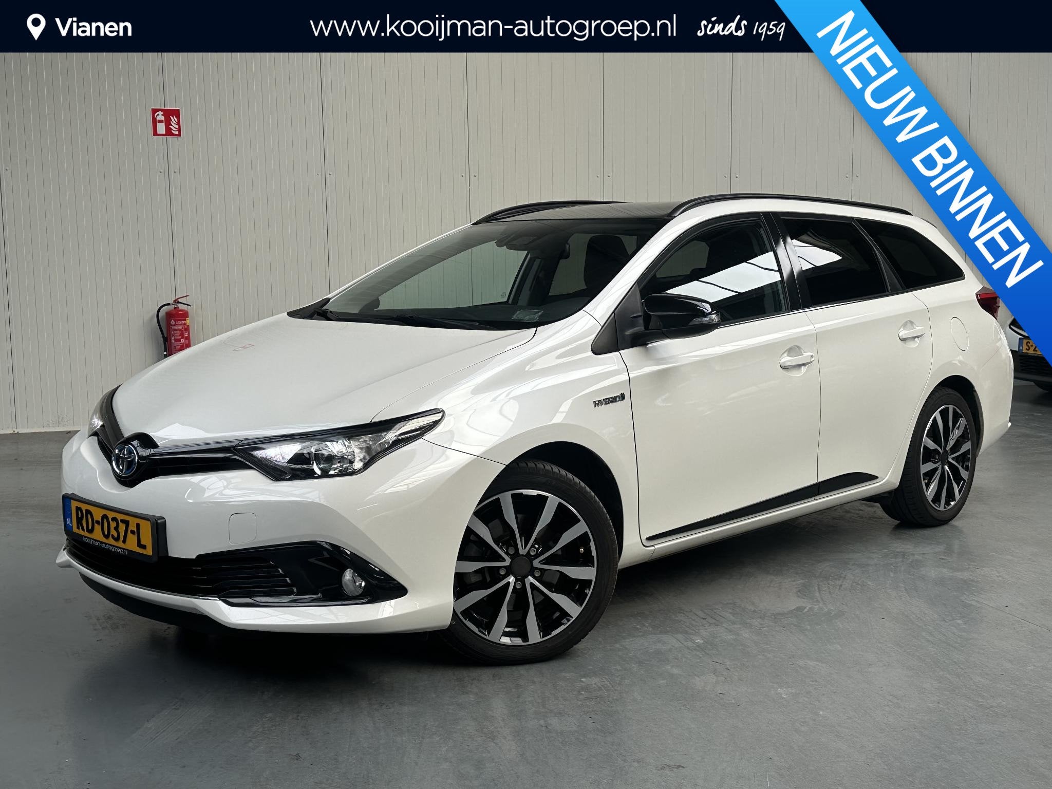 Toyota Auris Touring Sports 1.8 Hybrid Black Edition Go, Auto's, Toyota, Gebruikt, Euro 6, Wit, Origineel Nederlands