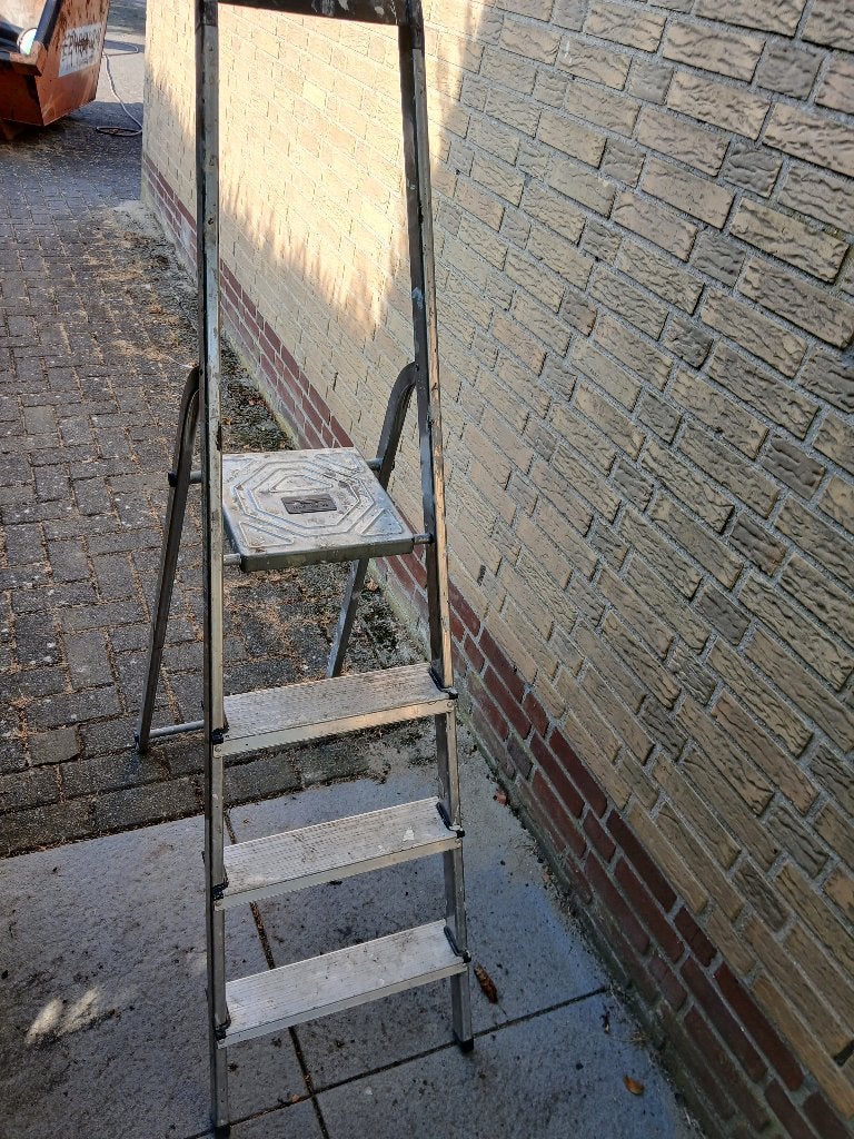 Aluminium huishoudtrap 4 treden, 83 cm. hoogste trede, Ophalen, Gebruikt, Trap, Opvouwbaar of Inschuifbaar