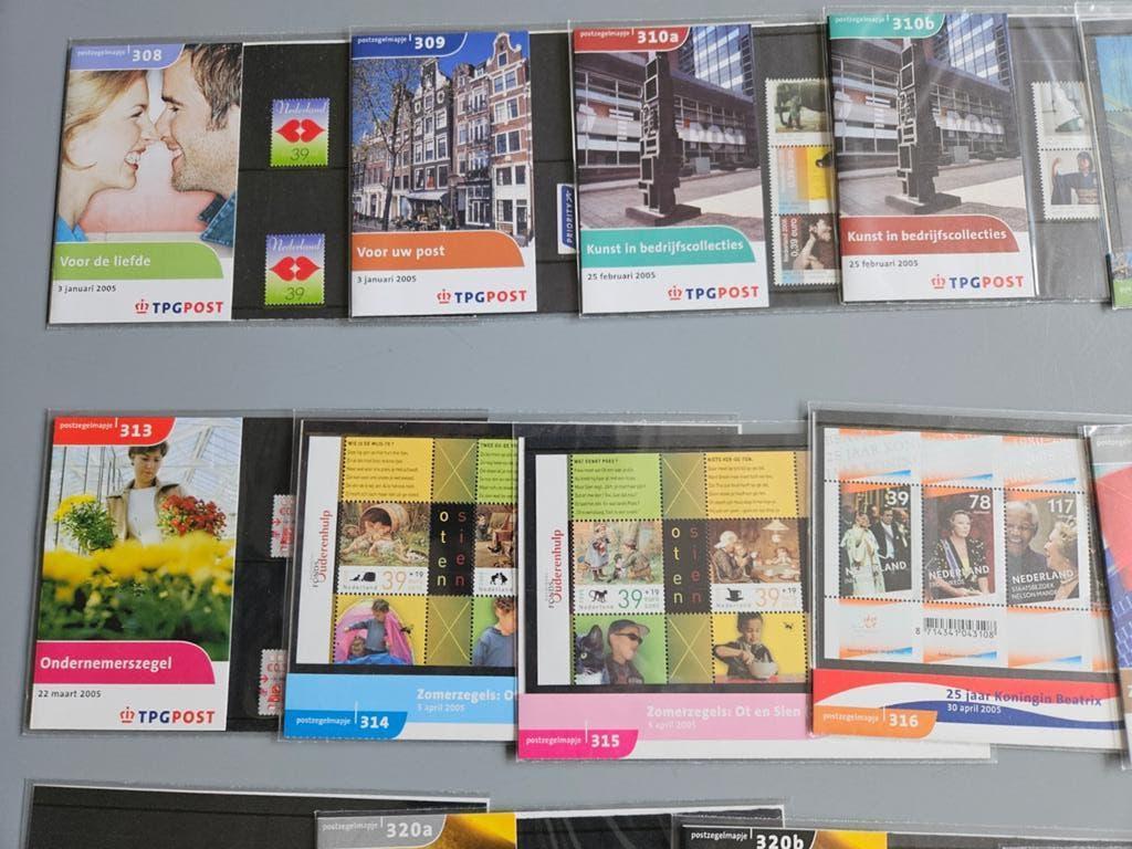 Postzegelmapjes jaar 2005 compleet zie beschrijving, Postzegels en Munten, Ophalen of Verzenden, Na 1940, Postfris