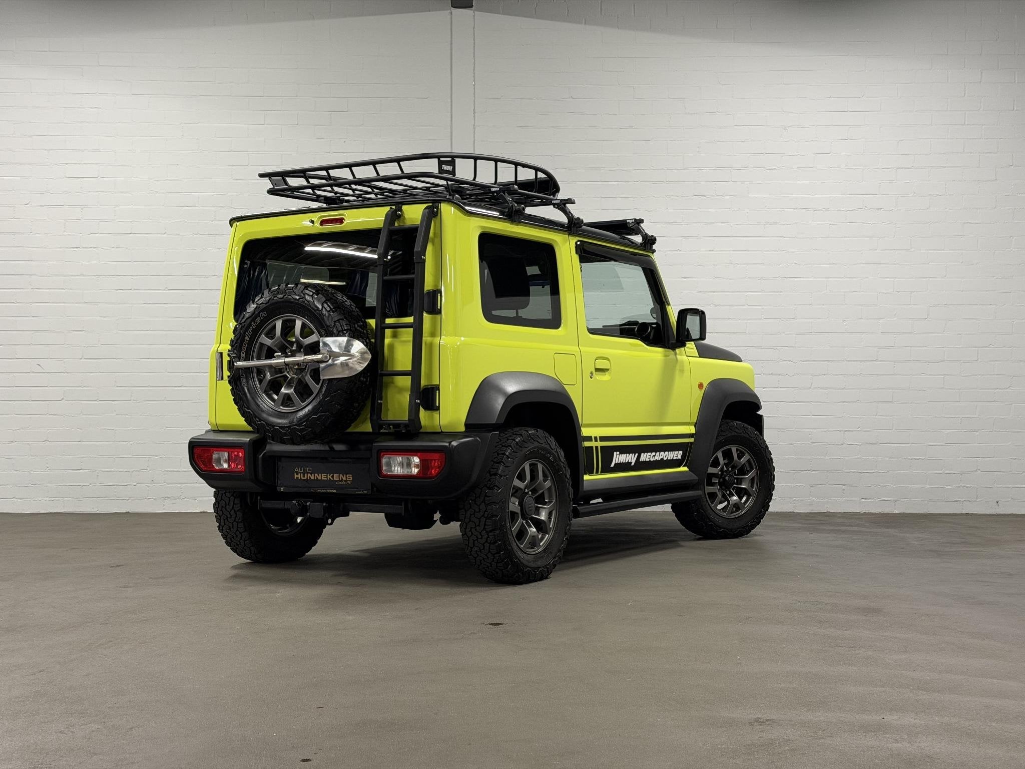 Suzuki Jimny 1.5 Stijl 4 persoons | Trekhaak | Stoelverwarmi, 12 maanden, Gebruikt, 4 cilinders, 4 stoelen