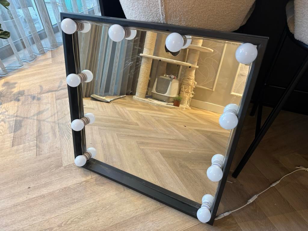 IKEA Nissedal Kaptafel Spiegel met Lampjes, Ophalen, Zo goed als nieuw, Rechthoekig, 50 tot 75 cm