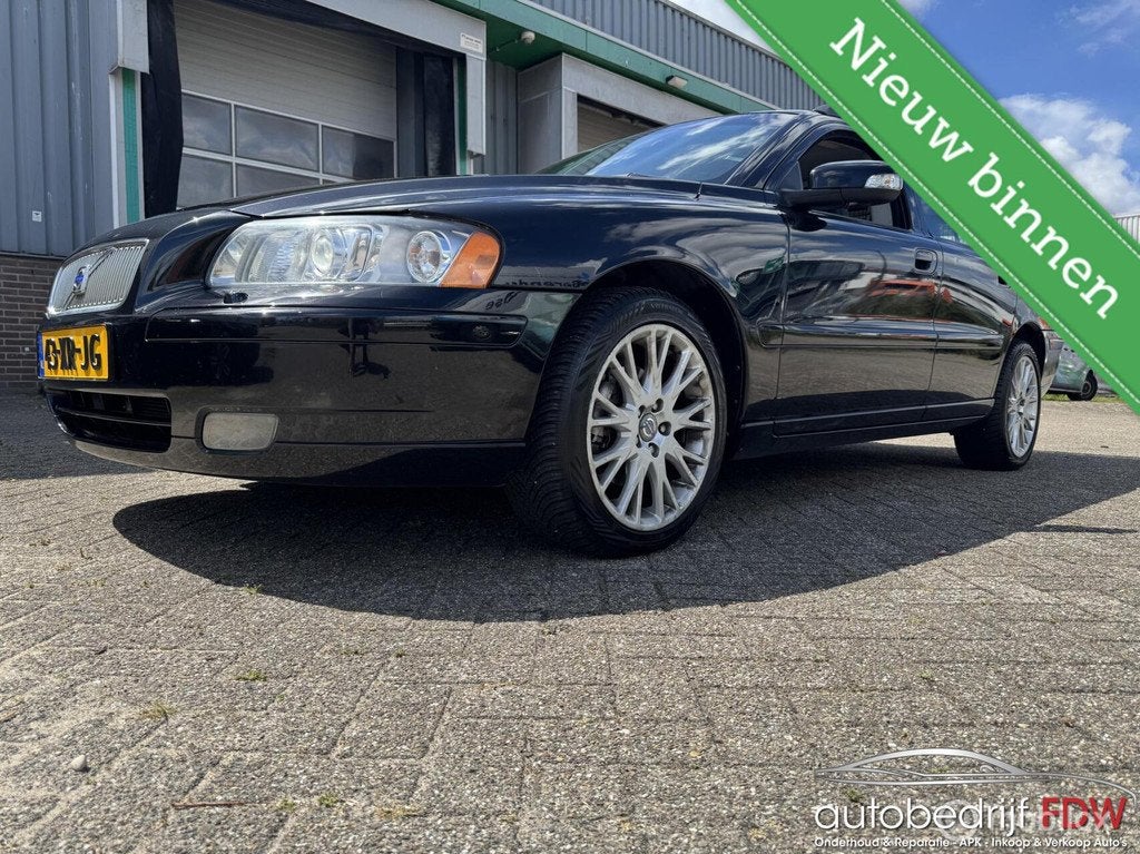 Volvo V70 2.4/XENON/AIRCO/LEER/PARK SENSOR/NAP/LM VELGEN/, Auto's, Voorwielaandrijving, Zwart, 1470 kg, Euro 4