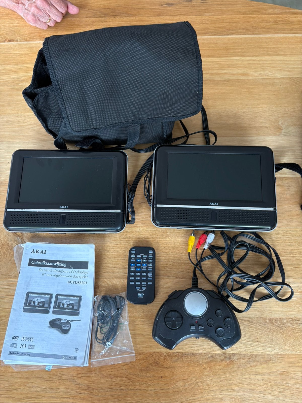 Akai set van 2 schermen, Audio, Tv en Foto, Ophalen, Zo goed als nieuw