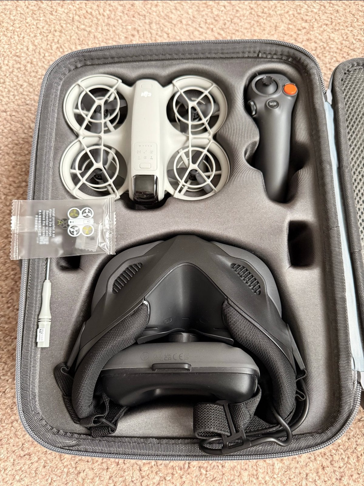 DJI Neo Fly More Combo + Goggles N3 + RC Motion 3 - ZGAN, Cameradrone, Extra accu('s), 15 tot 30 minuten, Zo goed als nieuw