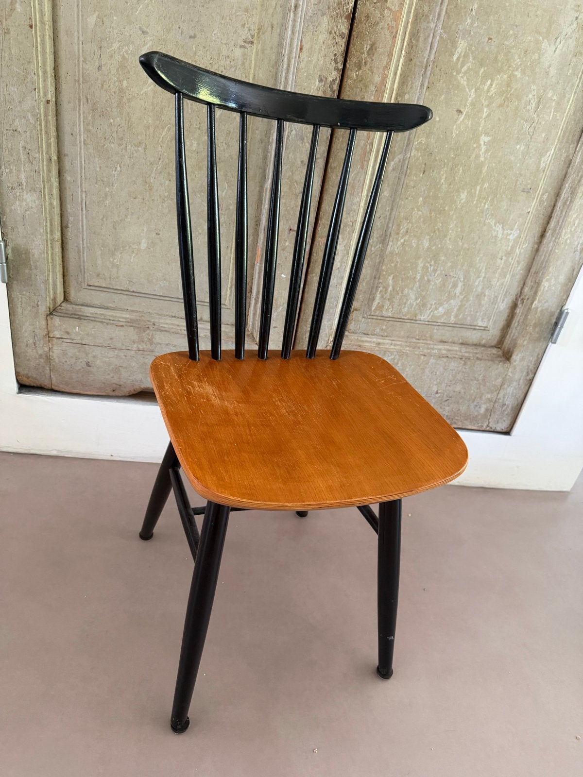 Vintage Spijlenstoel Zwart/Hout - Jaren '60 Stijl, Antiek en Kunst, Ophalen