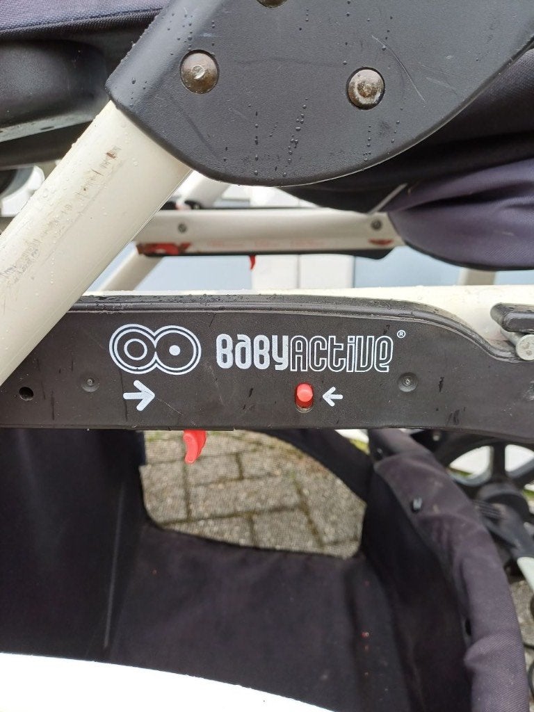 BabyActive Twinni Complete set plus autostoeltjes en zitjes, -, -, Zo goed als nieuw, Combiwagen