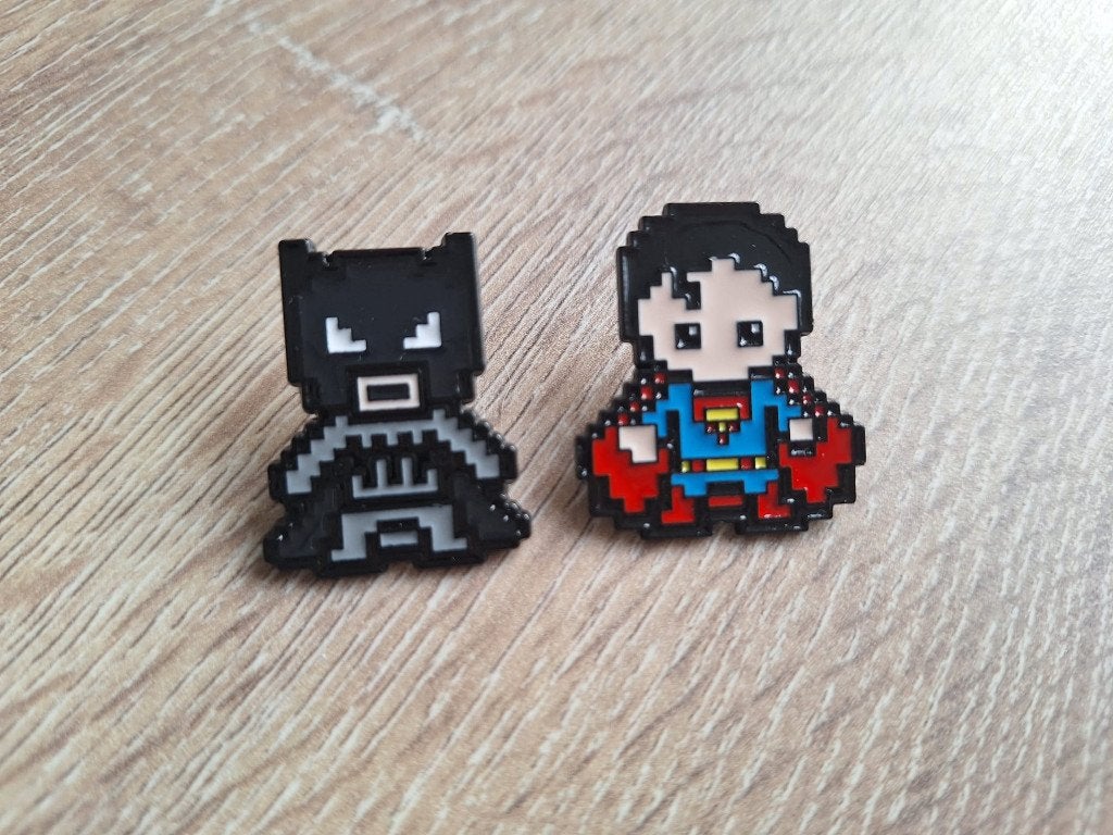 2 pins van Batman en Spiderman te koop, Verzamelen, Speldjes, Pins en Buttons, Ophalen of Verzenden, Nieuw, Overige onderwerpen